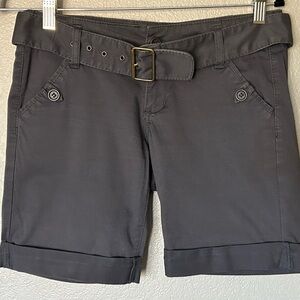 BCBG Y2K Navy Blue Belted Bermuda Chino Shorts Stretchy Fitted Preppy Sz 2